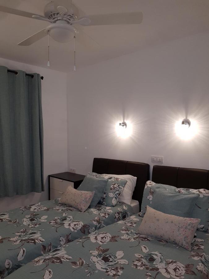 Atalaya 1st Floor Poolside Apartment Puerto del Carmen  Buitenkant foto